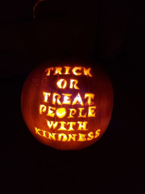 Harry Styles Pumpkin, Harry Atyles, Harry Styles Tweets, Best Costume Ever, Cute Pumpkin Carving, Pumkin Carving, Pumpkin Contest, Pumpkin Carving Ideas, Group Halloween Costumes