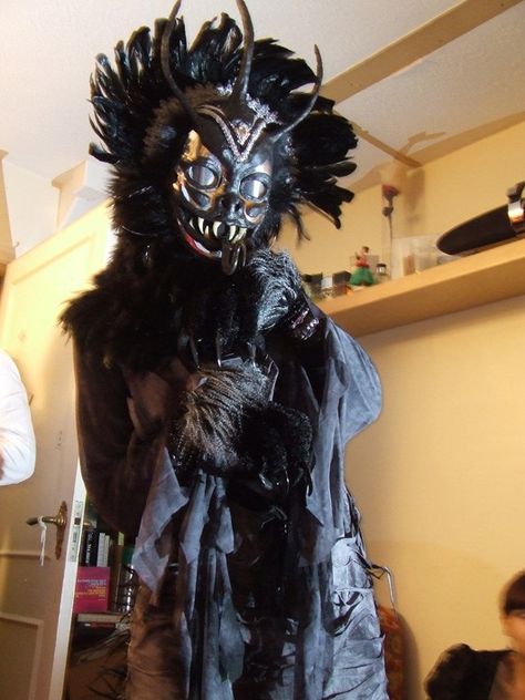 Jabberwocky Costume, Creature Makeup, Feather Masks, Alice In Wonderland Makeup, Wonderland Makeup, Hatter Costume, Feather Mask, Alice In Wonderland Costume, Wonderland Costumes