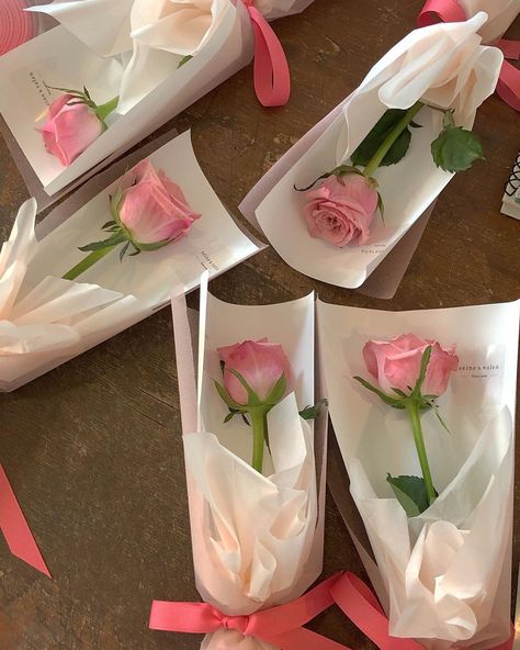 Individual Flower Wrapping, Single Ribbon Flower Bouquet, Small Valentines Bouquets, Single Flower Aesthetic, One Flower Gift, One Rose Gift, Single Tulip Bouquet, Single Bouquet Flower, One Flower Bouquet