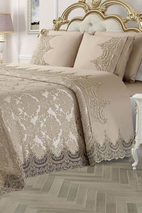 Bed Sheets Design, Bedspread Ideas, Beautiful Bed Designs, Lace Bedding Set, Bed Cover Design, Beautiful Bedding Sets, Designer Bed Sheets, Bed Design Modern, Coban