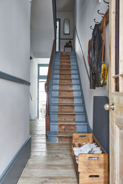 Old Stairs, Bedroom Ceilings, Victorian Staircase, Blue Hallway, Latest Decorating Trends, Stiffkey Blue, Bedroom Victorian, Victorian Hallway, Stair Landing