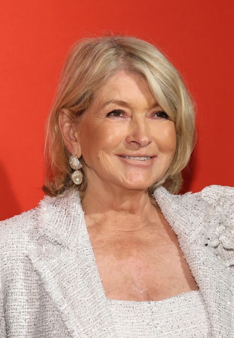 Martha Stewart's Lipstick Is What I Can Only Describe As "Supernude" — See Photos | Allure Outfits For Beach, Trendy Outfits For Summer, Perfect Nude Lipstick, Curled Bob, Nice Lips, Shiny Lips, Best Eyeshadow, Skin Therapy, Celebrity Makeup Artist