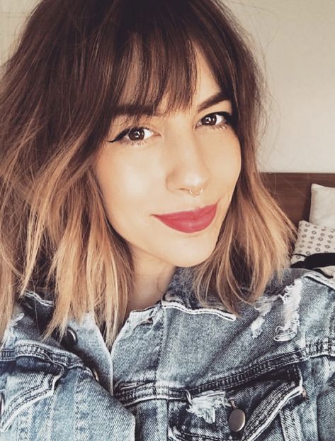 Brown Balayage Short Hair With Bangs, Balayage With Bangs Short, Hair Color Ideas For Short Hair Bobs Balayage, Short Balayage Hair With Fringe, Short Hair Bangs Balayage, Ombre Short Hair With Bangs, Bob Balayage With Bangs, Short Bob With Bangs Balayage, Balayage Bob Bangs