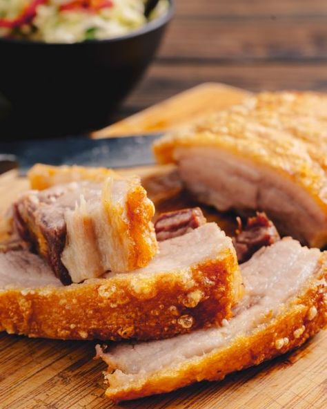 Pork Receipts, Roast Pork Crackling, Crispy Roast Pork, Pork Chinese, Pork Belly Recipes Crispy, Roast Pork Belly, Pork Crackling, Marion Grasby, Marion's Kitchen