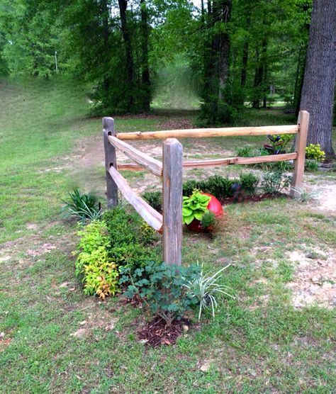 Two Men and a Little Farm: SPLIT RAIL FENCE FEATURES, INSPIRATION THURSDAY Creekside Landscaping, Vinyl Fence Ideas, Fence Hedge, Fence Extension, Backyard Fence Decor, Fence Decorations, Fence Backyard, Driveway Entrance Landscaping, Fence Door