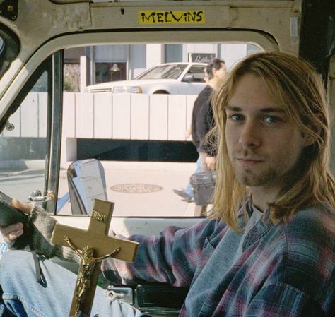 In one of the band’s first interviews, we find a drug-free Cobain and a familiar rock & roll attitude Curco Vein, Where Did You Sleep Last Night, Kurt Cobain Photos, Donald Cobain, Kaptan Jack Sparrow, Krist Novoselić, Nirvana Kurt Cobain, Nirvana Kurt, Smells Like Teen Spirit