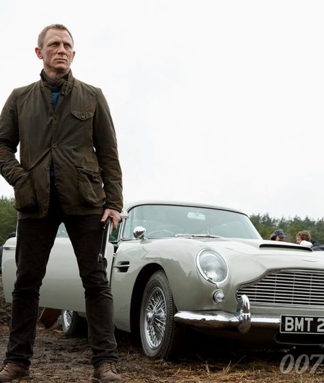 Daniel Craig Skyfall, Daniel Craig Style, Barbour Style, James Bond Style, Daniel Craig James Bond, Best Bond, Waxed Cotton Jacket, Barbour Jacket, Bond Movies