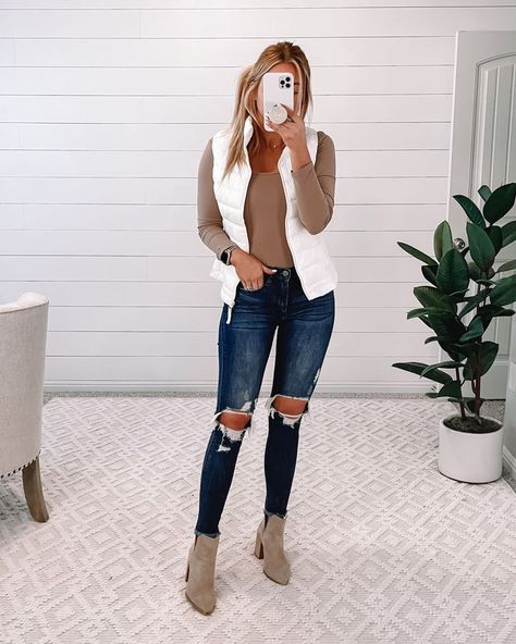 Trendy Fall Outfits Casual Classy, Fall Outfits Country Casual, Real Estate Agent Outfits Casual, Fall Knitted Sweaters, Fall Bodysuit Outfit Women, Fall Outfits For Women In 30s, Women Casual Winter Outfits, Womens Everyday Outfits, Outfits For Women In Their 20s