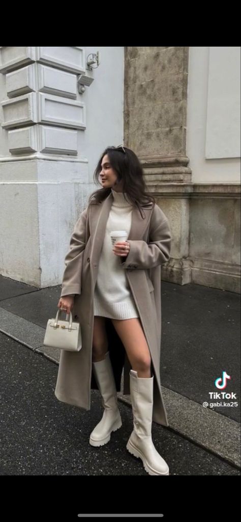 Beige Trench Coat Outfit Winter, Trench Coat Outfit Winter Classy, Beige Trench Coat Outfit, Trench Coat Outfit Winter, Trench Coat Outfits, Zara Trench Coat, Winter Coat Outfits, Trench Coat Outfit, Beige Trench Coat