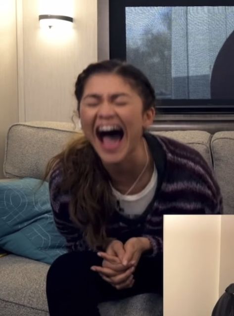 Funny Zendaya Pictures, Celebrity Laughing, Zendaya Goofy, Zendaya Funny Pics, Zendaya Laughing, Zendaya Funny, Zendaya Movies, Estilo Zendaya, Mcu Dr