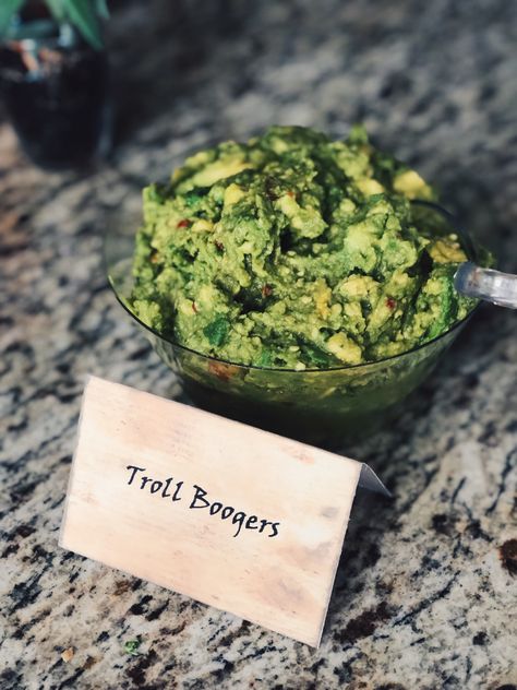 Troll boogers (aka Guacamole) to go with the Dragon Scales (tortilla chips) Dungeons And Dragons Bachelorette Party, Shrek Themed Party Food, Dnd Themed Food, Dungeons And Dragons Party Food, Dnd Party Food, Medieval Party Food, Dnd Themed Snacks, Dnd Food Party Ideas, Shrek Party Food