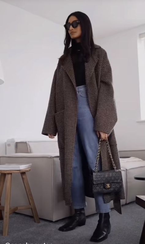 Long Check Coat Outfit, Flannel Trench Coat Outfit, Brown Plaid Coat Outfit Winter, Brown Check Coat Outfit, Long Tweed Coat Outfit, Long Checked Coat Outfit, Long Plaid Jacket Outfit, Brown Plaid Coat Outfit, Plaid Wool Coat Outfit