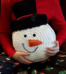 Store Pillow Crochet Pattern, Pillow Crochet, Snowman Pillow, Crochet Snowman, Confection Au Crochet, Crochet Pillow Pattern, Bernat Blanket Yarn, Crochet Christmas Decorations, Crochet Pillows