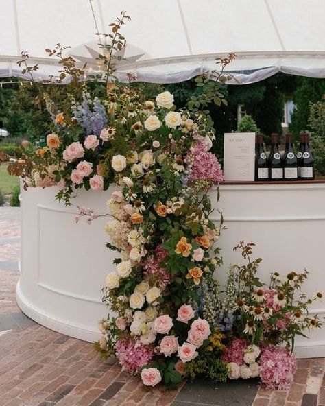 Statement Bar Wedding, Wildflower Wedding Reception Decor, Wedding Bar Flower Arrangement, Flowers On Bar Wedding, English Garden Wedding Decor, Garden Themed Wedding Reception, Wedding Floor Flowers, Bar Floral Installation, Bridgeton Wedding Theme