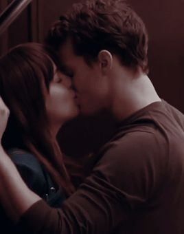 Fifty Shades Of Darker, Couple Kiss In Bed, Dark Tumblr, Romantic Kiss Gif, Romantic Movie Quotes, Cute Couples Cuddling, Arte Van Gogh, Beautiful Film, Fifty Shades Darker