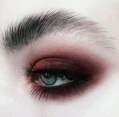 Switch up the traditional smokey eye with a touch of burgundy Waterline Eyeshadow, Eyeshadow Wing, Red And Black Makeup, Make Up Kits, Make Up Primer, Red Eyeshadow, Heavy Makeup, Smink Inspiration, Red Makeup