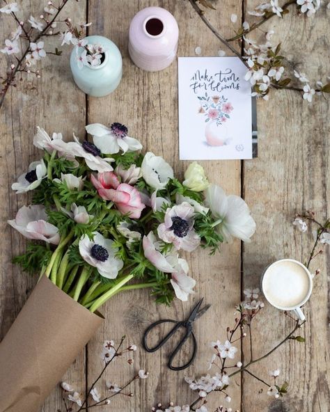 Spring Flatlay, Floral Flatlay, Gifts Photography, Beautiful Flowers Photos, Spring Mood, Yes It Is, Spring Photos, Candle Business, Vinyl Backdrops