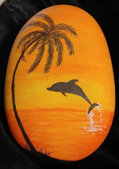 Cool Rock Painting Ideas Sunset, Rock Painting Ideas Nature, Beach Scene Rock Painting, Silhouette Rock Painting, Stone Painting Animals, Big Rock Painting Ideas, Rock Painting Ideas For Garden, Beach Rock Painting, Simple Rock Painting Ideas