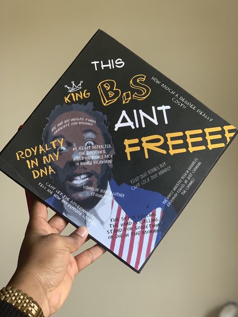 Kendrick Graduation Cap, Kendrick Lamar Graduation Cap, Album Cover Graduation Cap, Funny Grad Cap Ideas, College Grad Cap Ideas, Graduation Cap Decoration Diy, High School Graduation Cap, High School Survival, College Graduation Cap Decoration