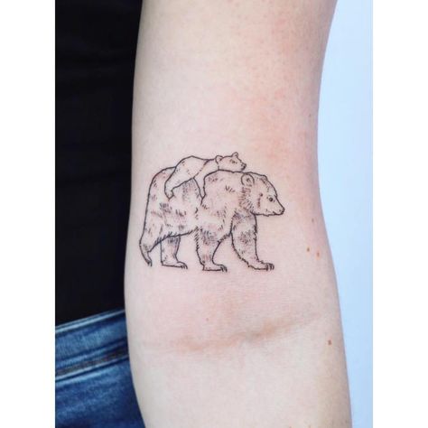 Momma Bear Tattoo Cubs, Mom Bear And Cubs Tattoo, Momma Bear Tattoo, Cub Tattoo, Hurt So Good, Beer Tattoos, Cubs Tattoo, Mom Daughter Tattoos, Family Tattoo Designs