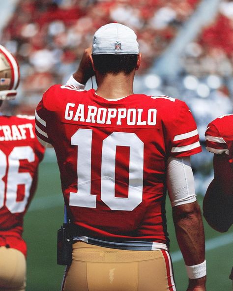 James Richards, Jimmy Garoppolo, 49ers Football, Watch Football, Anatomy Drawing, Men In Uniform, Tom Brady, Nfl Players, Human Anatomy