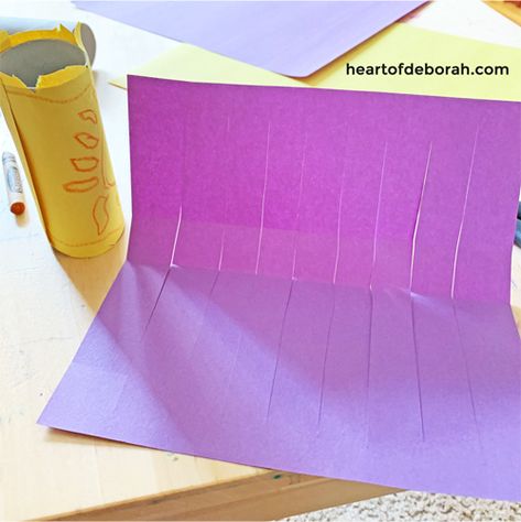 Easy directions to make your own DIY paper lanterns! What a fun and easy kid's craft. Tangled Songs, Diy Paper Lanterns, Tangled Lanterns, Lanterns Diy, Disney Activities, Paper Lanterns Diy, Disney Storybook, Disney Tangled, Fun Craft