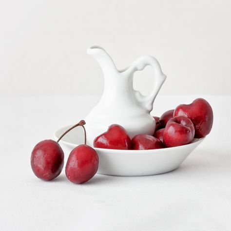 High key still life - cherries and china (8475) High Key Photography Still Life, High Key Photography Objects, High Key Product Photography, High Key Photography Ideas, Lowkey Photography, High Key Photo, High Key Lighting, High Key Photography, Food Photography Lighting