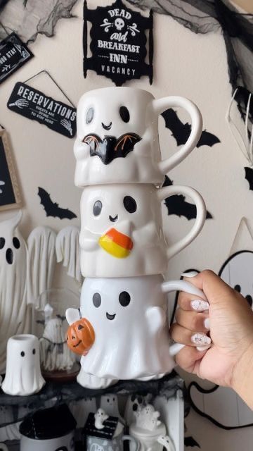 Halloween Ghost Mug, Halloween Mugs Coffee Cups, Ghost Mugs, Mug Ideas, Fun Mugs, Halloween Fest, Halloween Mugs, Traditional Pottery, Halloween Cups