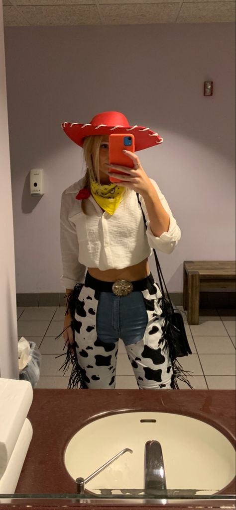 Jessie The Cowgirl Costume, Jess And Woody Costumes, Jesse Outfit Toy Story, Diy Jesse Costume Toy Story Adult, Toy Story Party Outfit, Jesse Cowgirl Costume, Jessie Outfit Toy Story, Cow Print Cowgirl Outfit, Wendy Toy Story Costume