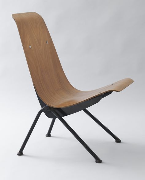 Jean Prouve Chair, Famous Furniture Designers, Organic Modernism, Vintage Furniture Design, Light Chair, Woodwork Diy, Mod Furniture, Iconic Furniture, Modern And Contemporary Art