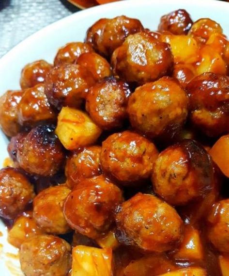 Slow Cooker Pineapple BBQ Meatballs Meatballs With Pineapple And Bbq Sauce, Pineapple Bbq Meatballs, Barbecue Pineapple, Meatball Appetizer Crockpot, Pineapple Meatballs, Bbq Meatball Recipe, Simple Crockpot, Dear Wife, Bbq Meatballs