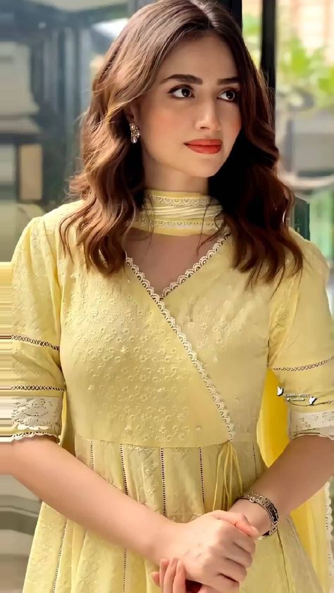 Sana Javed, Pakistani Women Dresses, Pakistani Actors, Pakistani Fashion Casual, Pakistani Dresses Casual, Pakistani Fashion Party Wear, Salwar Kamiz, Kurti Design, Kurti Designs Party Wear