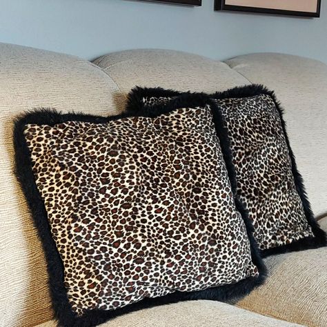 Clean Unused Decorative Throw Pillows. Message Mebwith Any Questions And Open To Offers And Bundles! Leopard Apartment Decor, Leopard Furniture, Cheetah Print Room Ideas, Cheetah Print Rooms, Cheetah Bedroom, Cheetah Pillows On Bed, Leopard Room, Cheetah Print Pillow, Cheetah Pillows Bedrooms