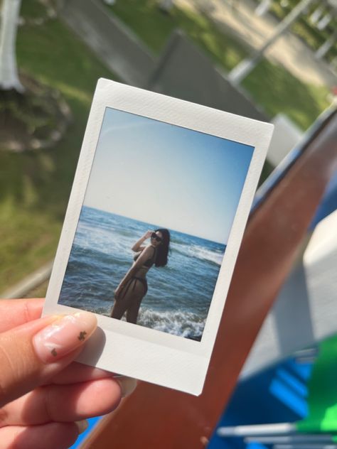 Beach Polaroid Pictures, Polaroid Pictures Ideas, Polaroid Poses, Poloroid Pictures Ideas, Beach Polaroid, Polaroid Pics, Skiathos Greece, Instagram Feed Goals, Polaroid Instax