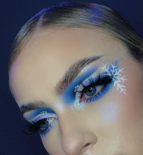 Party Eyeshadow Looks, Snowflake Eyeliner, Blue Christmas Makeup, Winter Wonderland Makeup Looks, Snowflake Makeup Looks, Elsa Makeup Look, Frozen Makeup Look, Jack Frost Makeup, Snowflake Eye Makeup