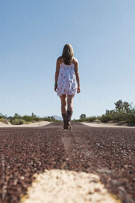 A woman walks down the middle of a highway in the desert. by Holly Clark Desert Photoshoot Ideas, Person Photography, Desert Photoshoot, Road Photography, Outdoor Shoot, Selfie Photography, Grad Photos, Boy Photography Poses, Photography Poses Women