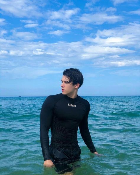 Wetsuit Aesthetic Men, Boys Swimming Aesthetic, Tight Shirts Men, Wetsuit Aesthetic, Aesthetic Male Outfits, Lycra Men, Muslim Men, Shiny Clothes, Boys Swim