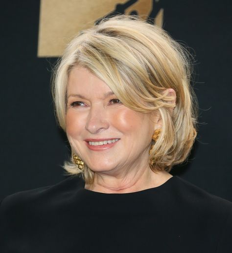 Martha Stewart Hairstyles, Martha Stewart Haircut, Martha Stewart Style Fashion, Martha Stewart Hair 2023, Martha Stewart Hair Hairstyles, Martha Stewart Hair, Mistle Toe, Martha Stewart Kitchen, Martha Stewart Recipes