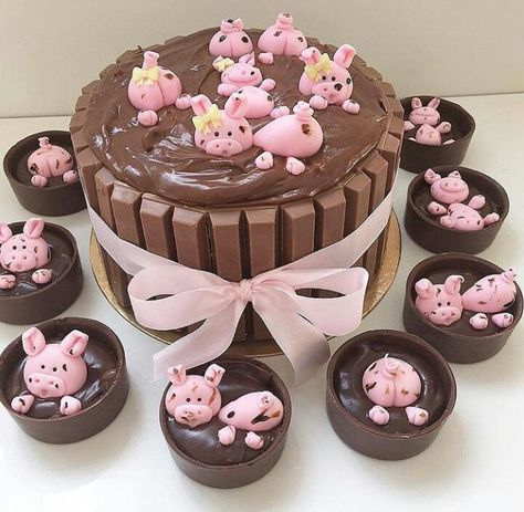 Pig In The Mud, Piggy Cake, Farm Birthday Cakes, Rodjendanske Torte, Pig Birthday Cakes, Pig Cake, Funny Birthday Cakes, Animal Cakes, Creative Birthday Cakes