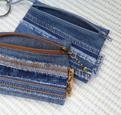 Denim Bag Diy, Jeans Crafts, Love Keychain, Blue Jeans Crafts, Denim Bags, Recycled Jeans, Key Pouch, Denim Ideas, Key Wallet