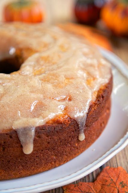 Pumpkin Pound Cake with Buttermilk Glaze - The perfect Fall dessert. I took this to a holiday party and it was a huge hit! Everyone asked for the recipe! This is definitely going on our Thanksgiving menu! Pound Cake With Buttermilk, Cake With Buttermilk, Buttermilk Glaze, Pumpkin Pound Cake, Buckwheat Cake, Savory Pumpkin Recipes, Pumpkin Recipes Easy, Plain Chicken, Fall Dessert