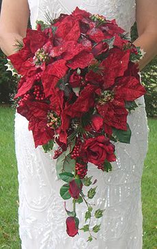 Poinsettia Bouquet, Christmas Wedding Bouquets, Christmas Wedding Flowers, Christmas Wedding Themes, Winter Bridal Bouquets, Christmas Wedding Inspiration, Red Bouquet Wedding, Red Wedding Flowers, Winter Bouquet