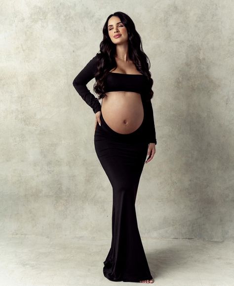 Black Dress Maternity Shoot, Aesthetic Maternity Shoot, Black Dress Maternity Pictures, Maternity Poses Single, Maternity Couple Poses, Black Dress Maternity, Cute Pregnancy Photos, Studio Maternity Shoot, Mother Baby Photography