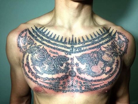 Famous Tattoo Designs, Sak Yant Chest Tattoo, Thai Chest Tattoo, Tattoo Khmer, Indonesian Tattoo, Buddhist Tattoos, Taper Fade Short Hair, Ancient Talisman, Khmer Tattoo