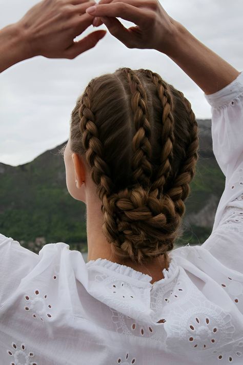 20 Easy But Gorgeous Braided Bun Hairstyles That Every Girl Can Do - 162 Viking Hair, Braided Bun Hairstyles, Hair Inspiration Short, Natural Curls Hairstyles, Braids For Long Hair, Short Hair Styles Pixie, روتين العناية بالبشرة, Volleyball Hairstyles, Hair Dos