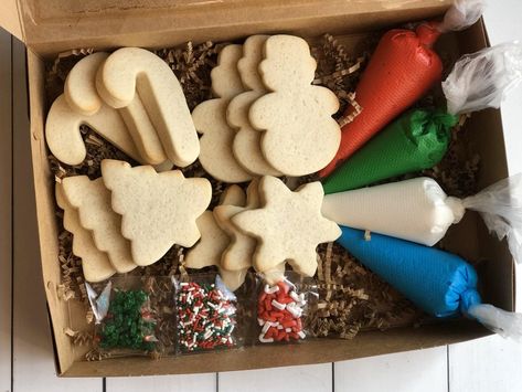 The 10 Best Cookie Decorating Kits for the Whole Family Christmas Cookie Kits Diy, Christmas Diy Cookie Kit, Cookie Kits Packaging, Gingerbread Photography, Sugar Cookie Packaging Ideas, Christmas Cookie Kits, Christmas Cookie Decorating Kit, Business Cookies, Diy Sugar Cookies