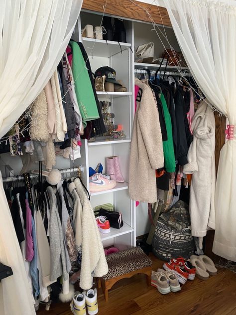 Closet organizing | teen girl room | organizing | closet storage | aesthetic | fashion | closet shelving ideas #closet #closetgoals #closetorganizationideas #closetstorage #organization Girls Room Organization, Teen Girl Room, Closet Goals, Cleaning Closet, Closet Shelves, Apartment Room, Closet Storage, Closet Organization, Aesthetic Fashion