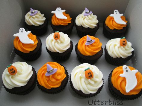 Marshmallow Ghost Cupcakes, Halloween Birthday Cupcakes For Kids, Cupcake Halloween Ideas, Simple Halloween Cupcakes, Halloween Mini Cupcakes, Halloween Cake Pop Recipes, Halloween Themed Cupcakes, Halloween Cupcakes Ideas, Haloween Cakes