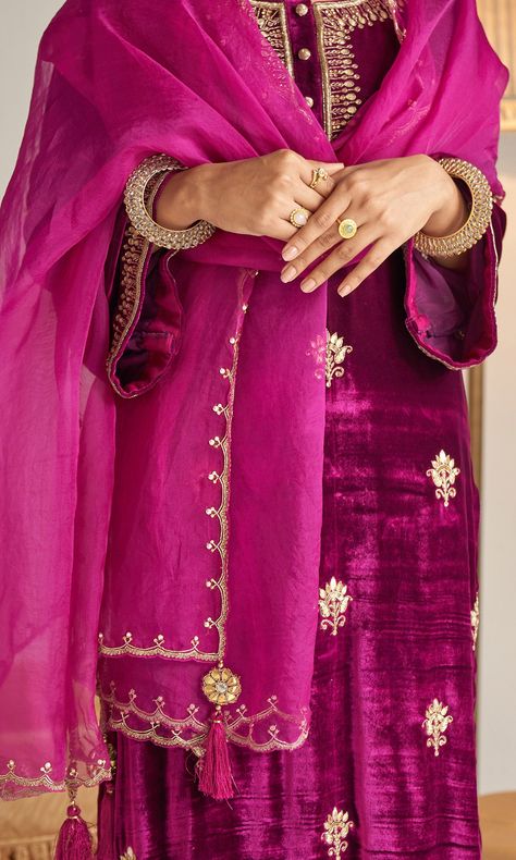 Tiny Flower Embroidery, Embroidery On Velvet, Punjabi Outfits, Boutique Suits, Designer Kurti Patterns, Kurta Neck Design, Dress Embroidery, Dress Design Patterns, Suits Design