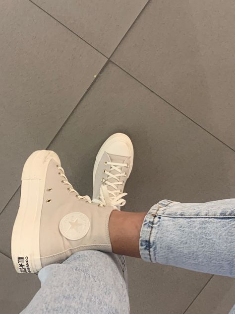 Style With Dress, Converse Cream, Cream Converse, Cream Outfit, Converse Classic, Cream Style, Adidas Sneakers, Converse, Adidas